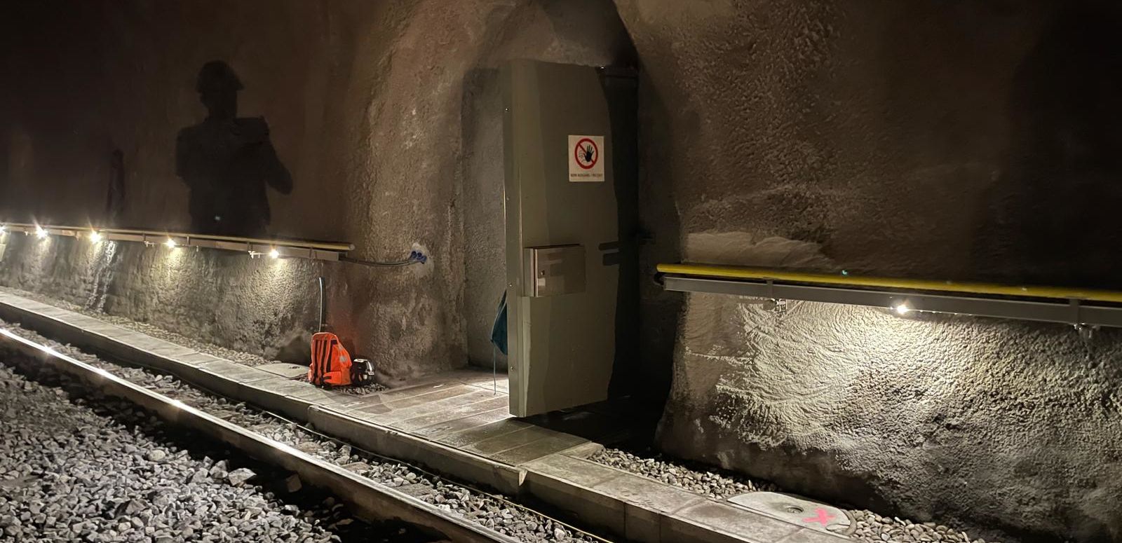 Hauensteintunnel-Handlauf + Tür BDK