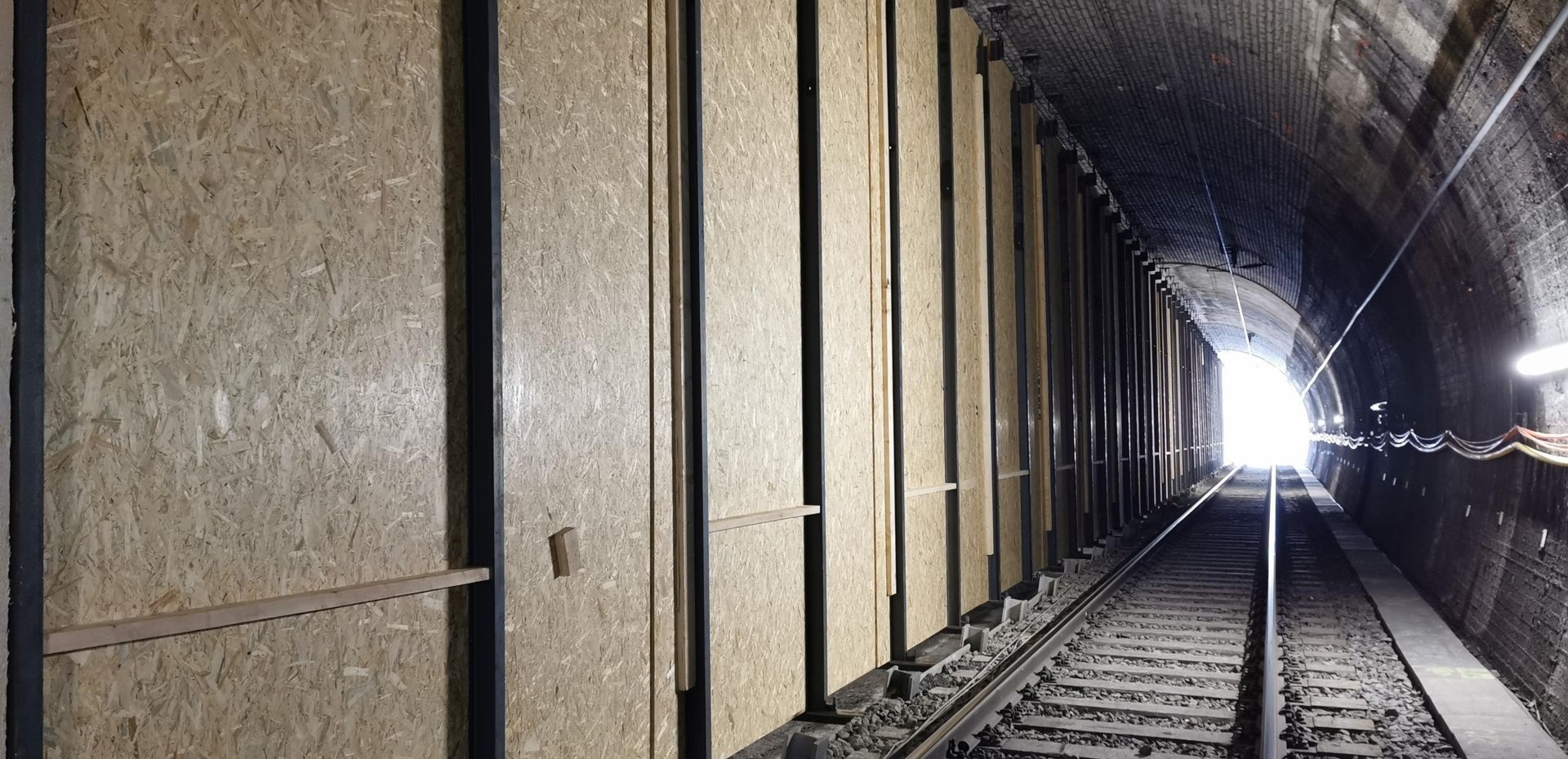 Bommersteintunnel-Schutzwand-Betriebsseite