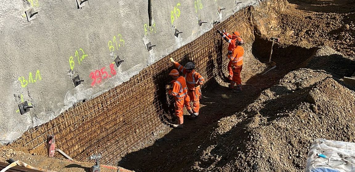Hauensteintunnel-Störfallbecken-Vorbereitung Spritzen